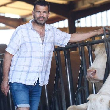 Stéphane Turbeaux avec ses vaches